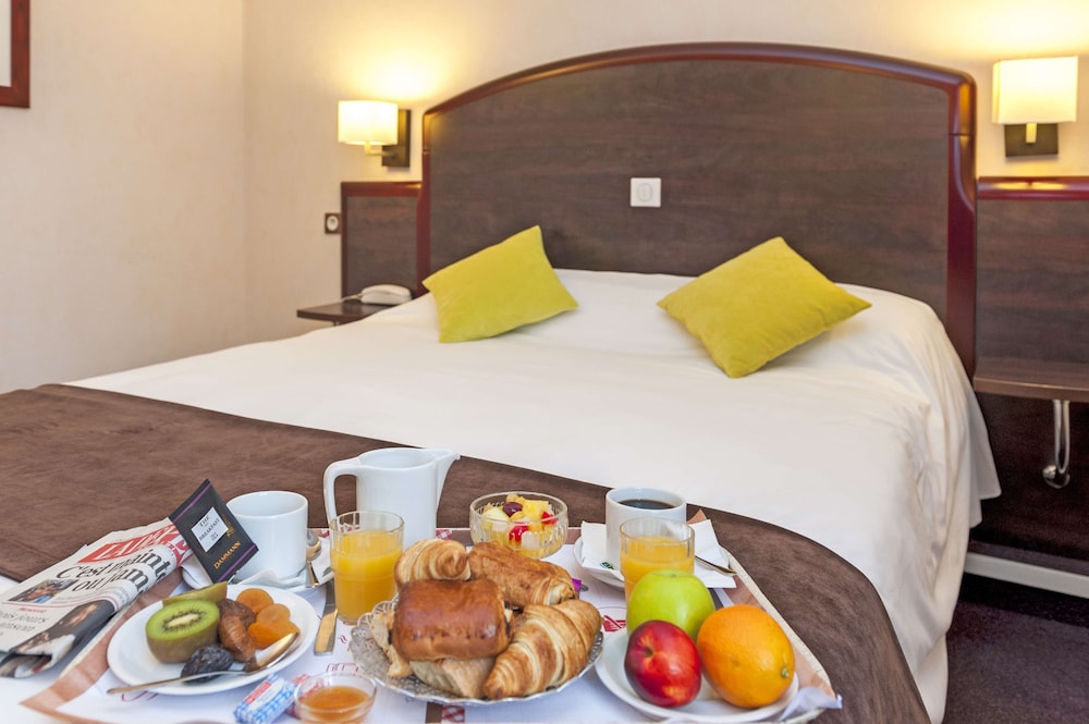 Brit Hotel Cahors Le France 44/61