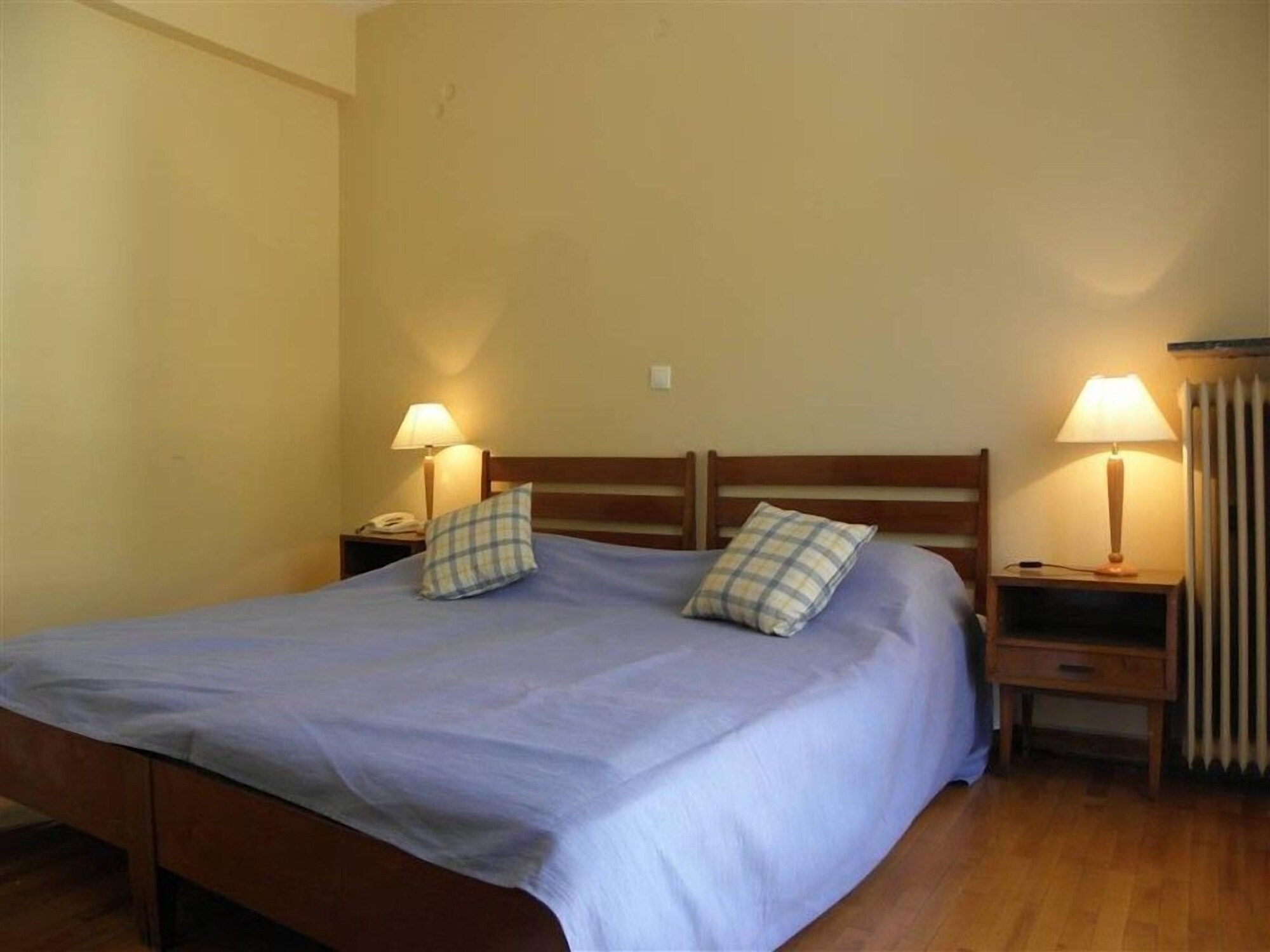 ECONOMY, DOUBLE OR TWIN BED