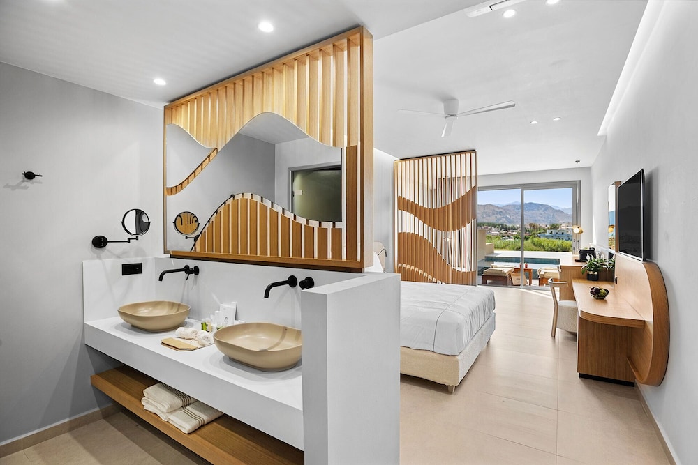 JUNIOR SUITE PRESTIGE SWIM UP LAND VIEW