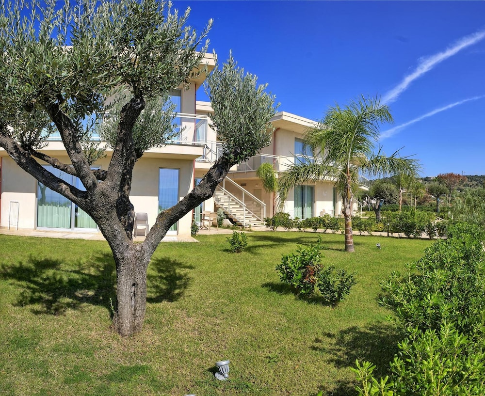 Blue Bay Resort 57/72
