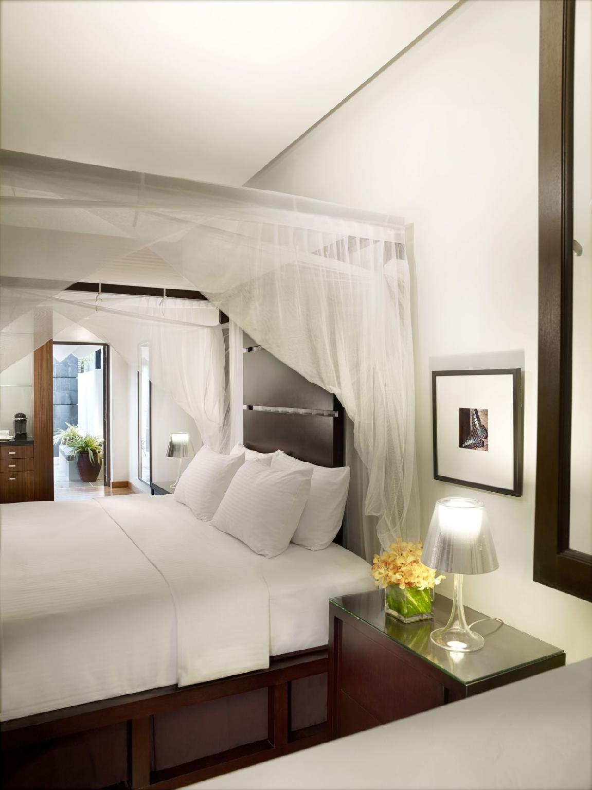 Courtyard, Suite, Outdoor Jetted Tub, Bathtub