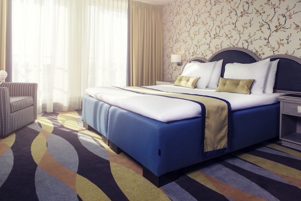 Carlton Oasis Hotel 12/69