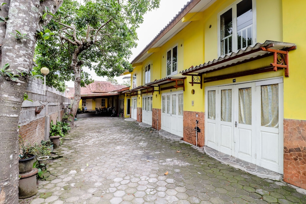 Hotel Kayu Manis by ZUZU 4/48