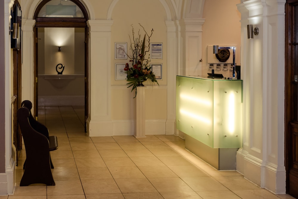 LEOPOLD HOTEL 7/50