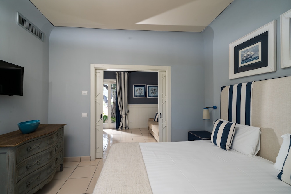 BLUE, SUITE, KING BED, GARDEN VIEW, SOFA, TERRACE