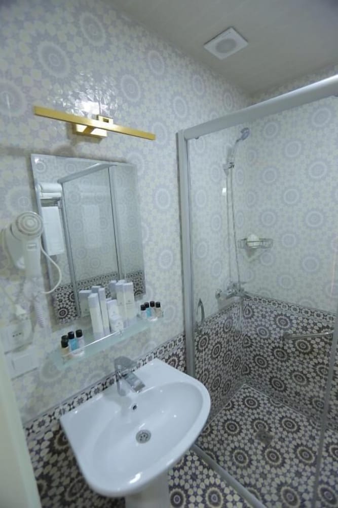 Velara Hotel 40/44