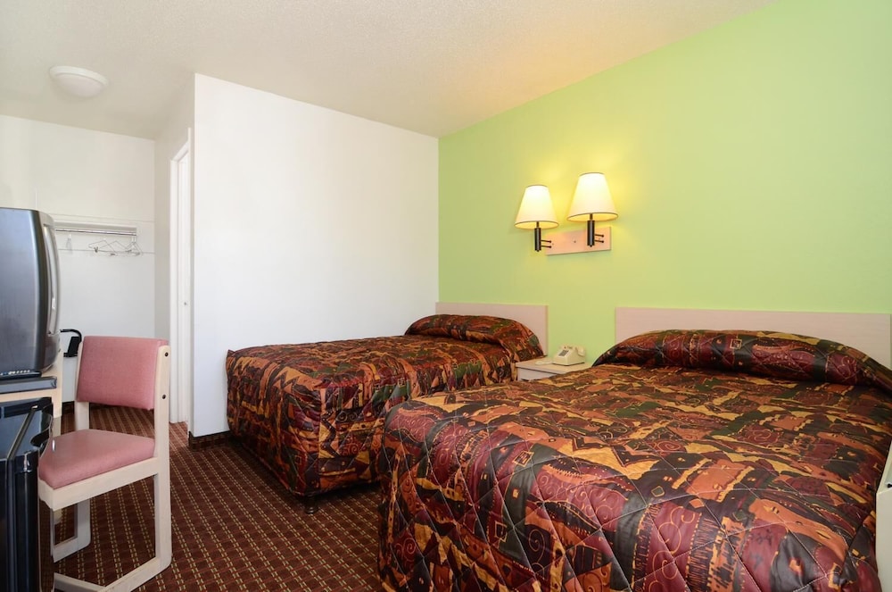Super 7 Motel 13/22