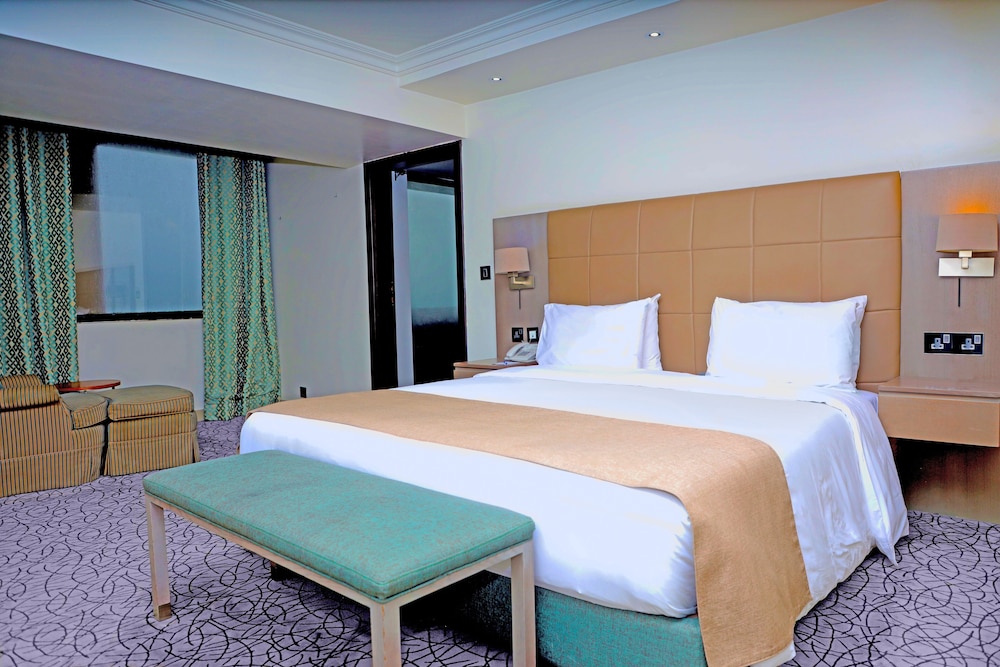 DIPLOMAT, EXECUTIVE, SUITE, KING BED, OCEAN VIEW