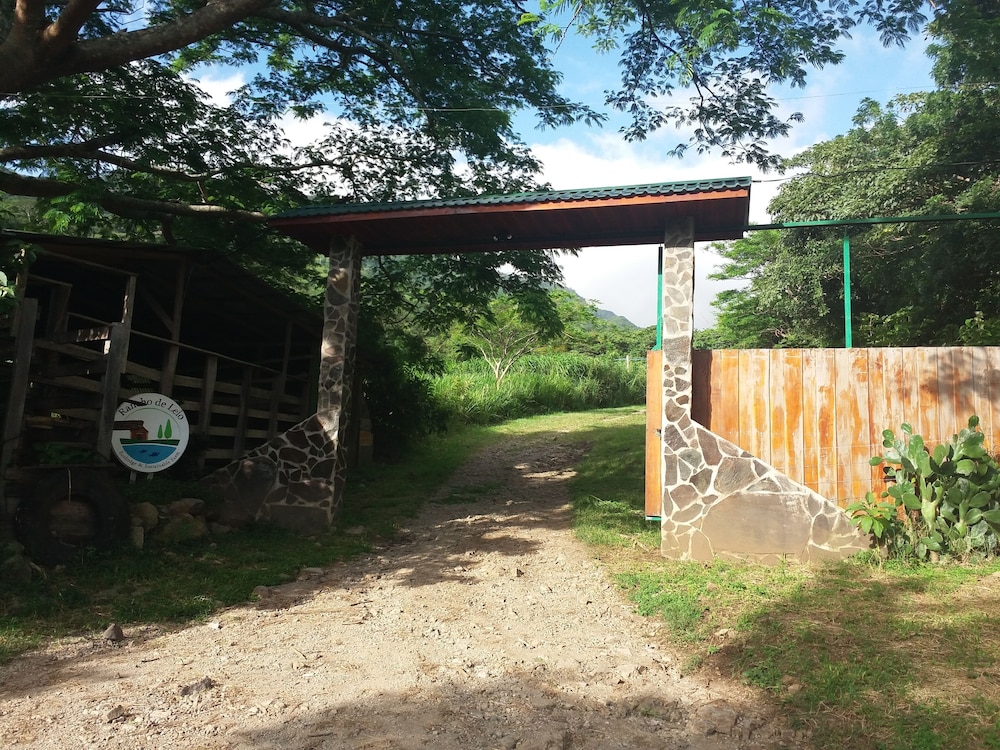 Rancho De Lelo Ecolodge & Sustainable Farm 50/65