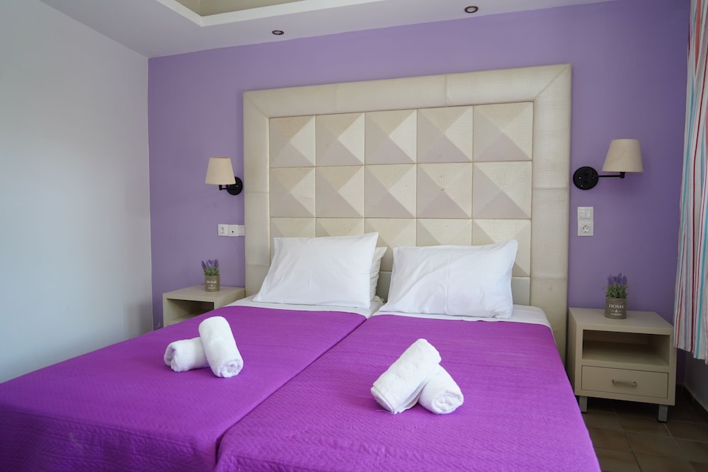 Primavera Beach Hotel 4/35