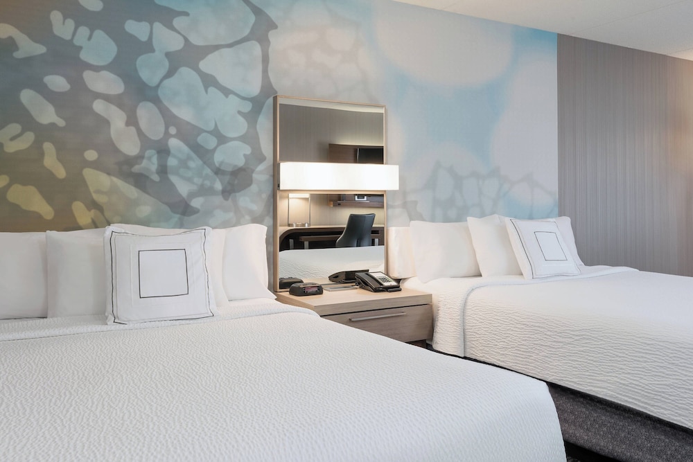 Room, 2 Queen Beds, Accessible, Courtyard By Marriott Toronto Vaughan 2/5