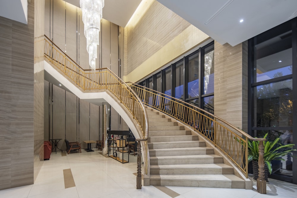 Holiday Inn Express New Jinqiao 7/35