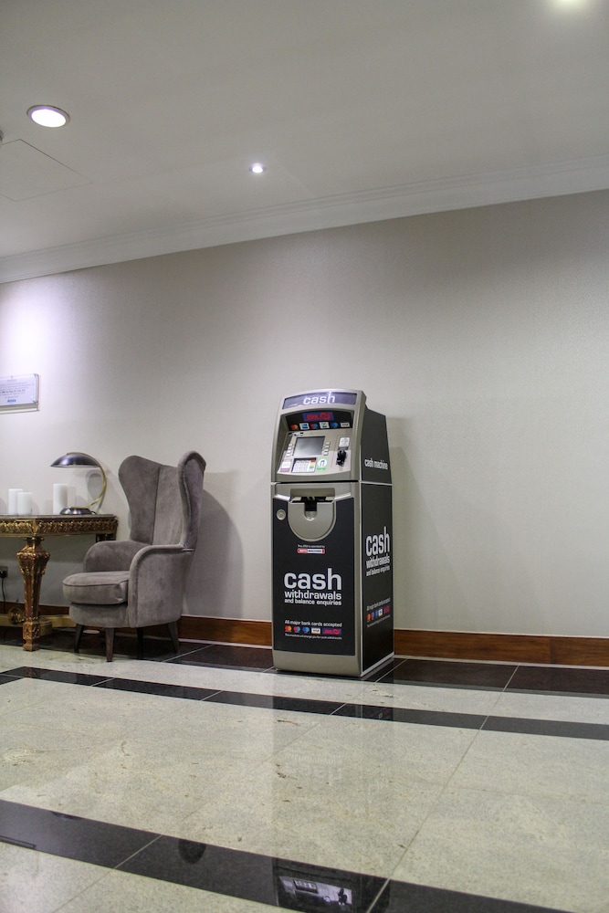 RENAISSANCE LONDON HEATHROW HOTEL 26/46