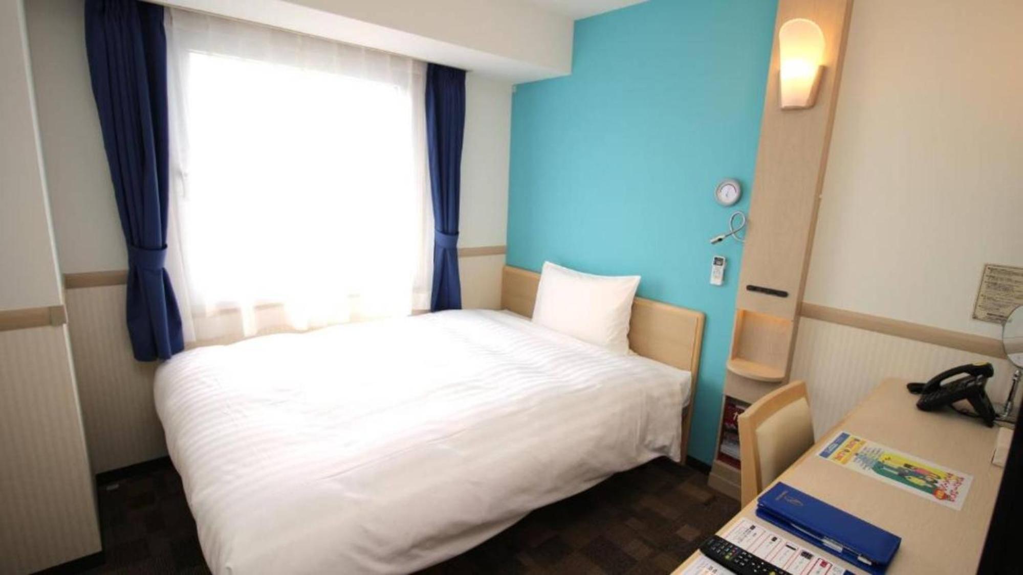 ROOM, SINGLE, DOUBLE BED, SMOKING