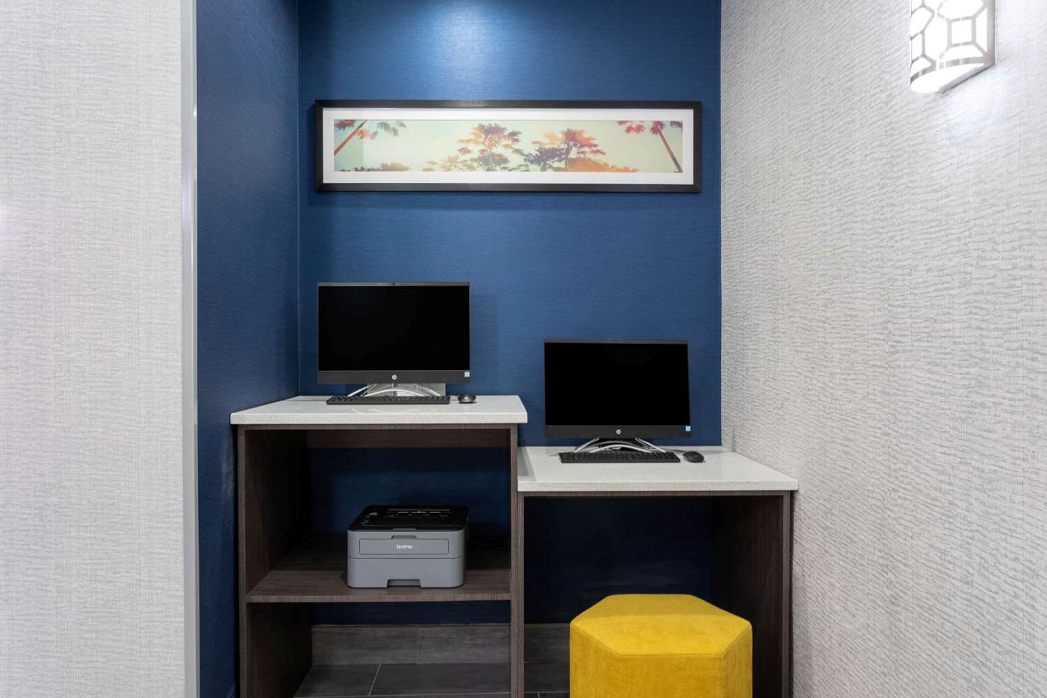 La Quinta Inn & Suites by Wyndham Tampa Central 15/22