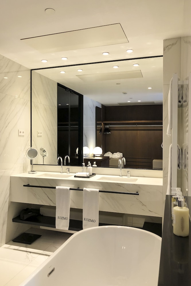 Kozmo Hotel Suites and Spa 49/50
