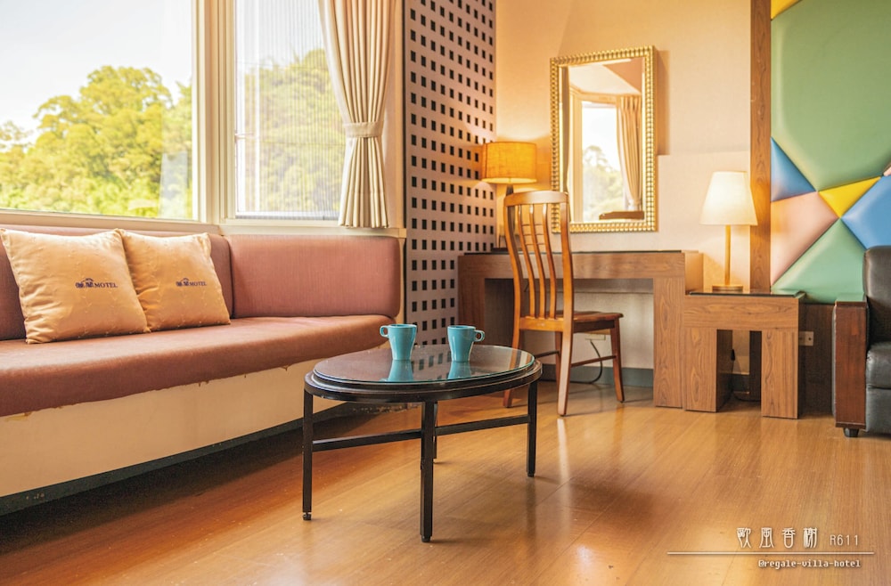 Regale Villa Hotel 49/73