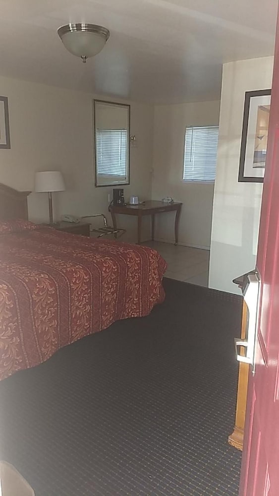 Holiday Motel Oakdale 30/66