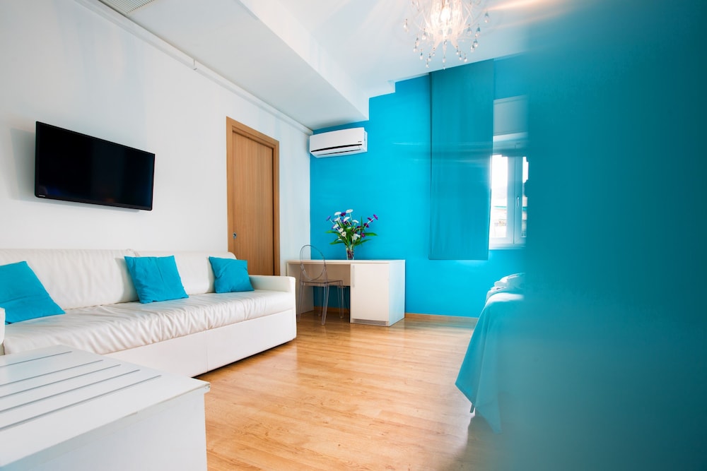 Emily Suites 40/51