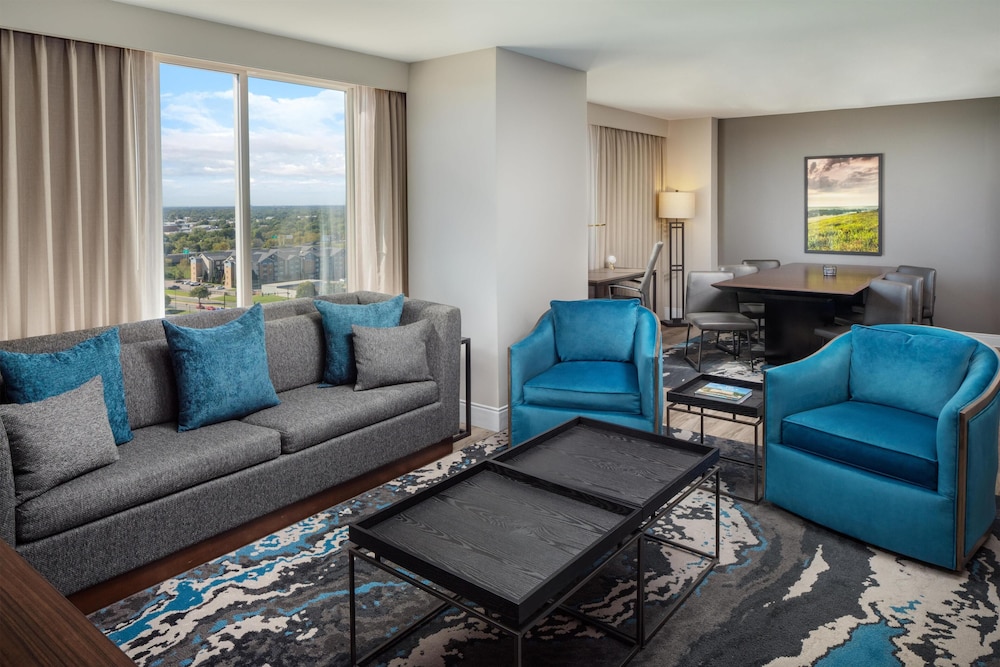 Hyatt Regency Wichita 48/80