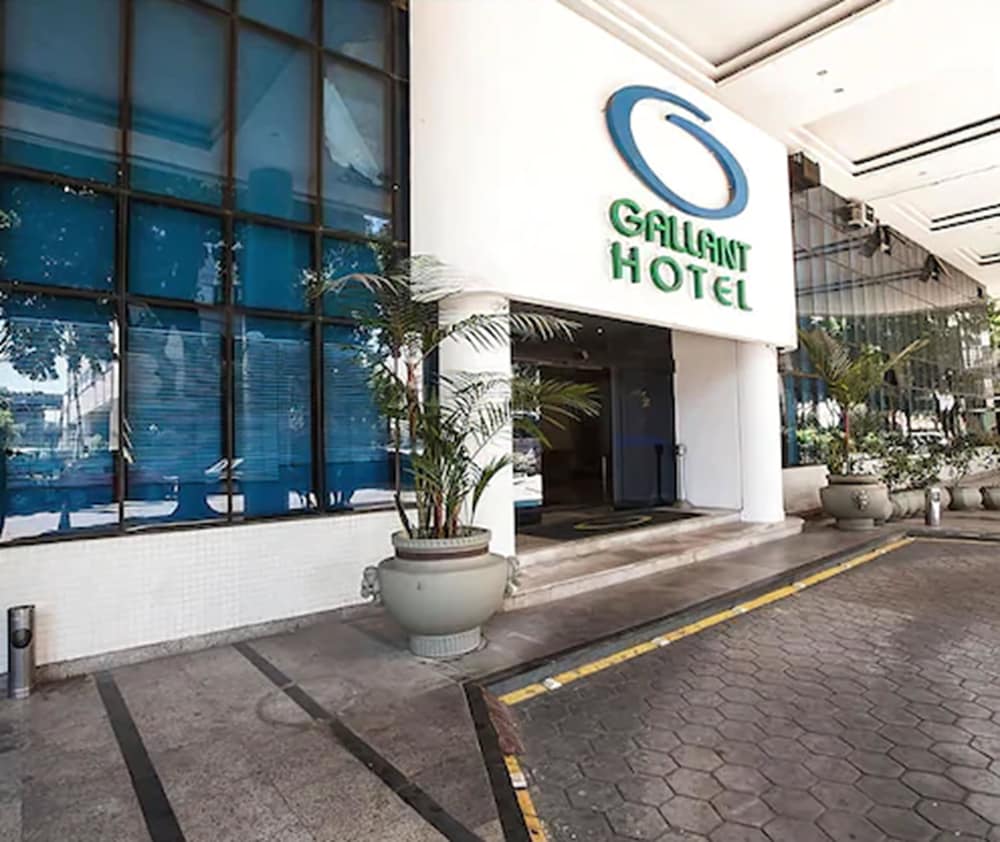Gallant Hotel 64/67
