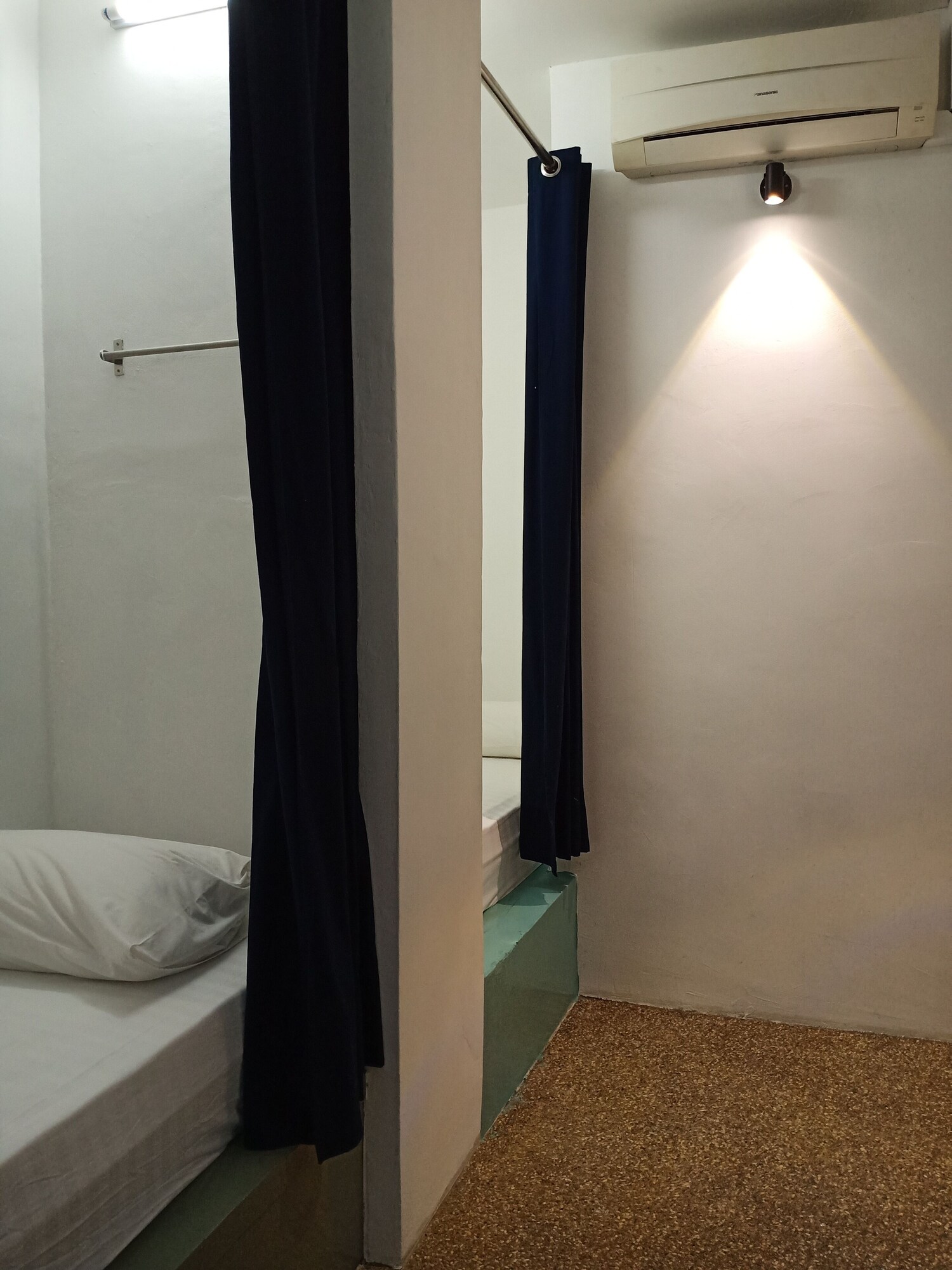 STANDARD, 3 BEDS, SHARED BATHROOM