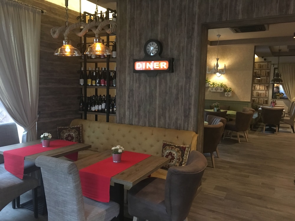 Family Hotel Agoncev 25/41