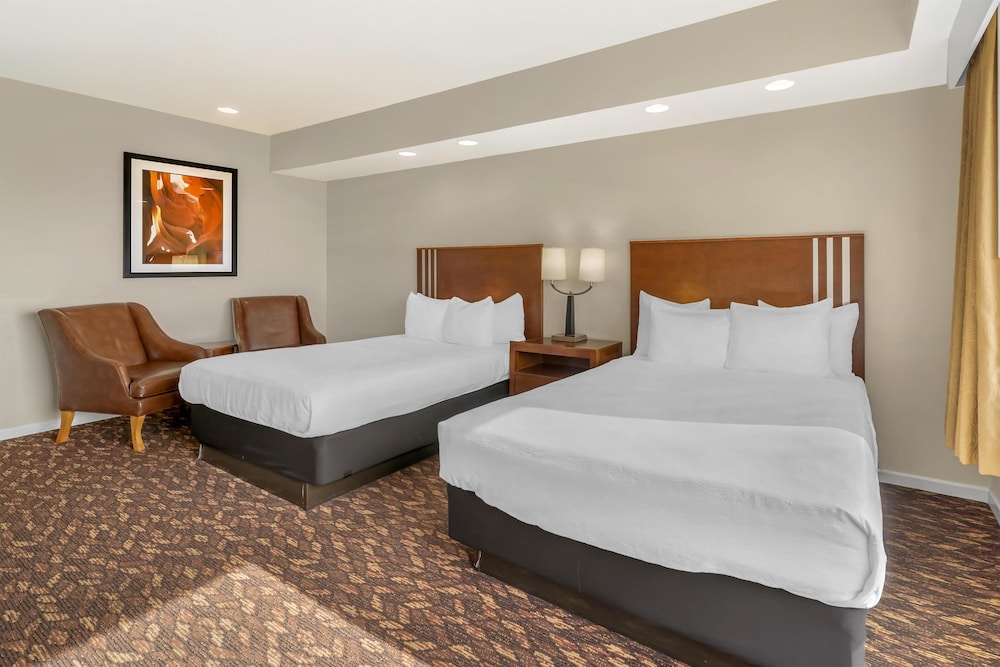Standard, 2 Queen Beds, Partial Harbour View