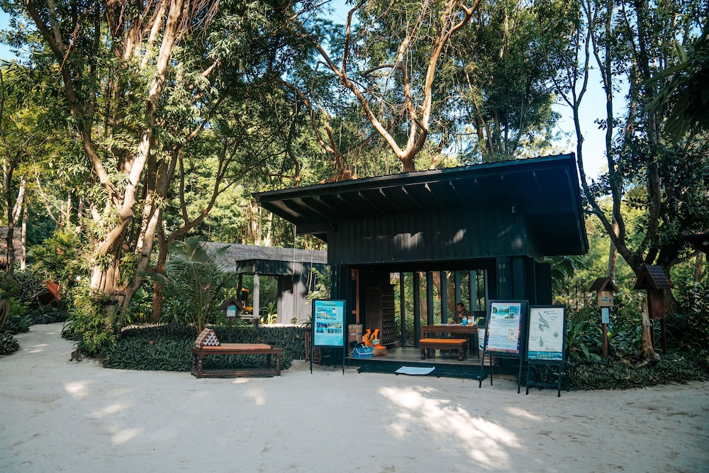 Outrigger Phi Phi Island Resort