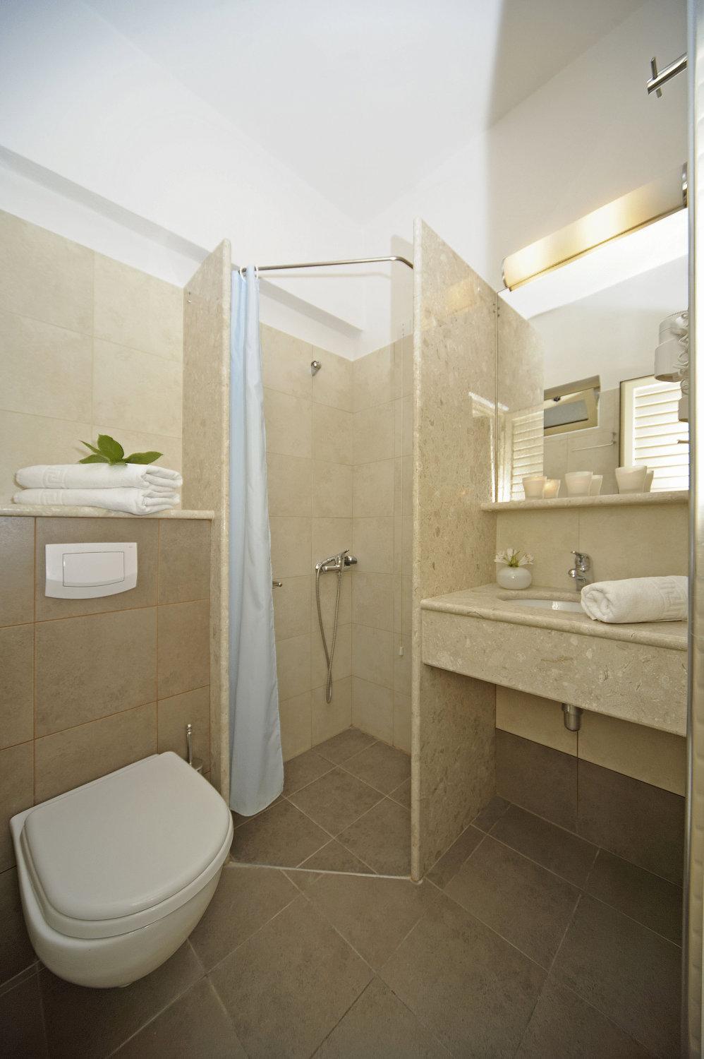 Glaros Hotel 61/63