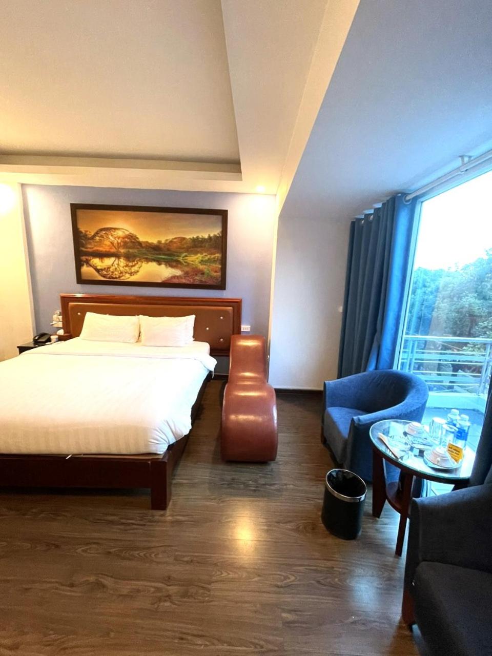 Deluxe, Double Bed