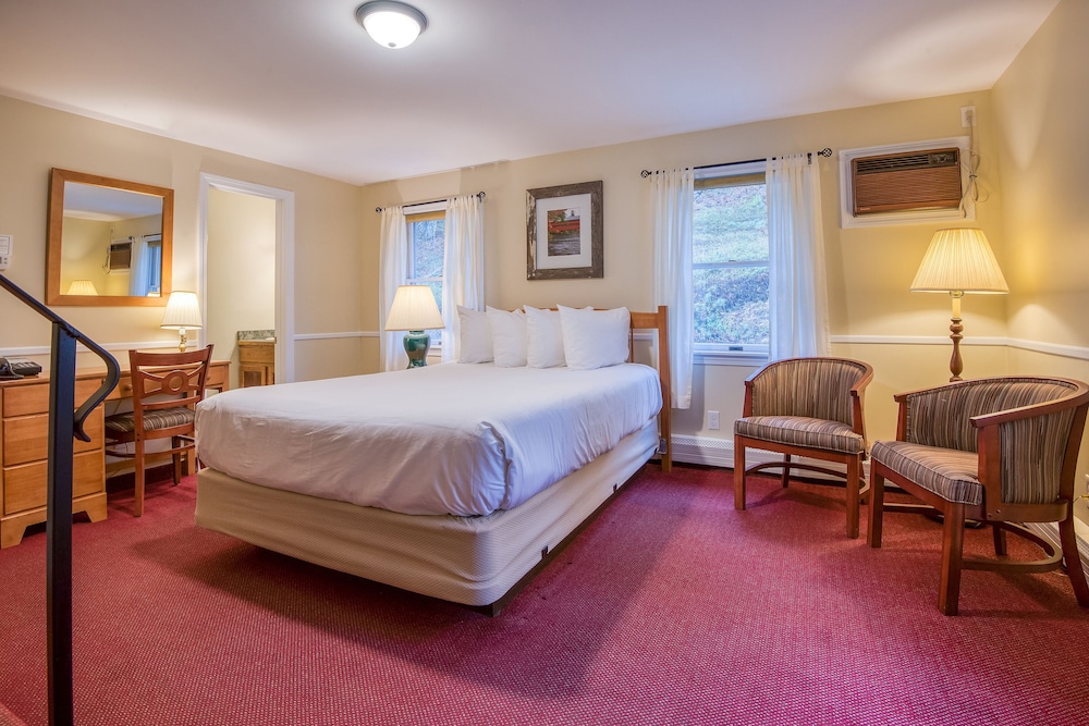 Standard, Queen Bed