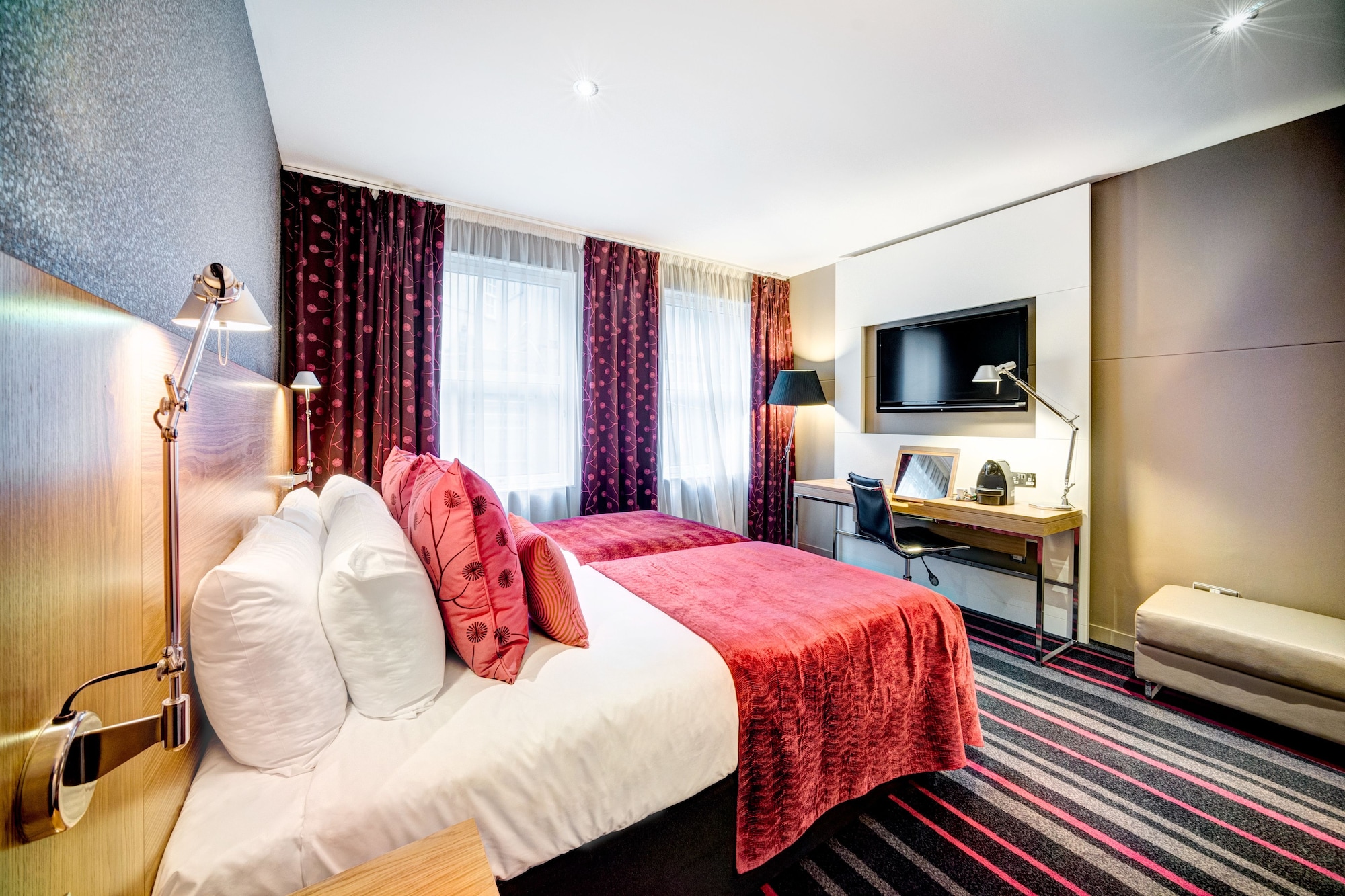 City, Twin Beds، Apex City 10/15