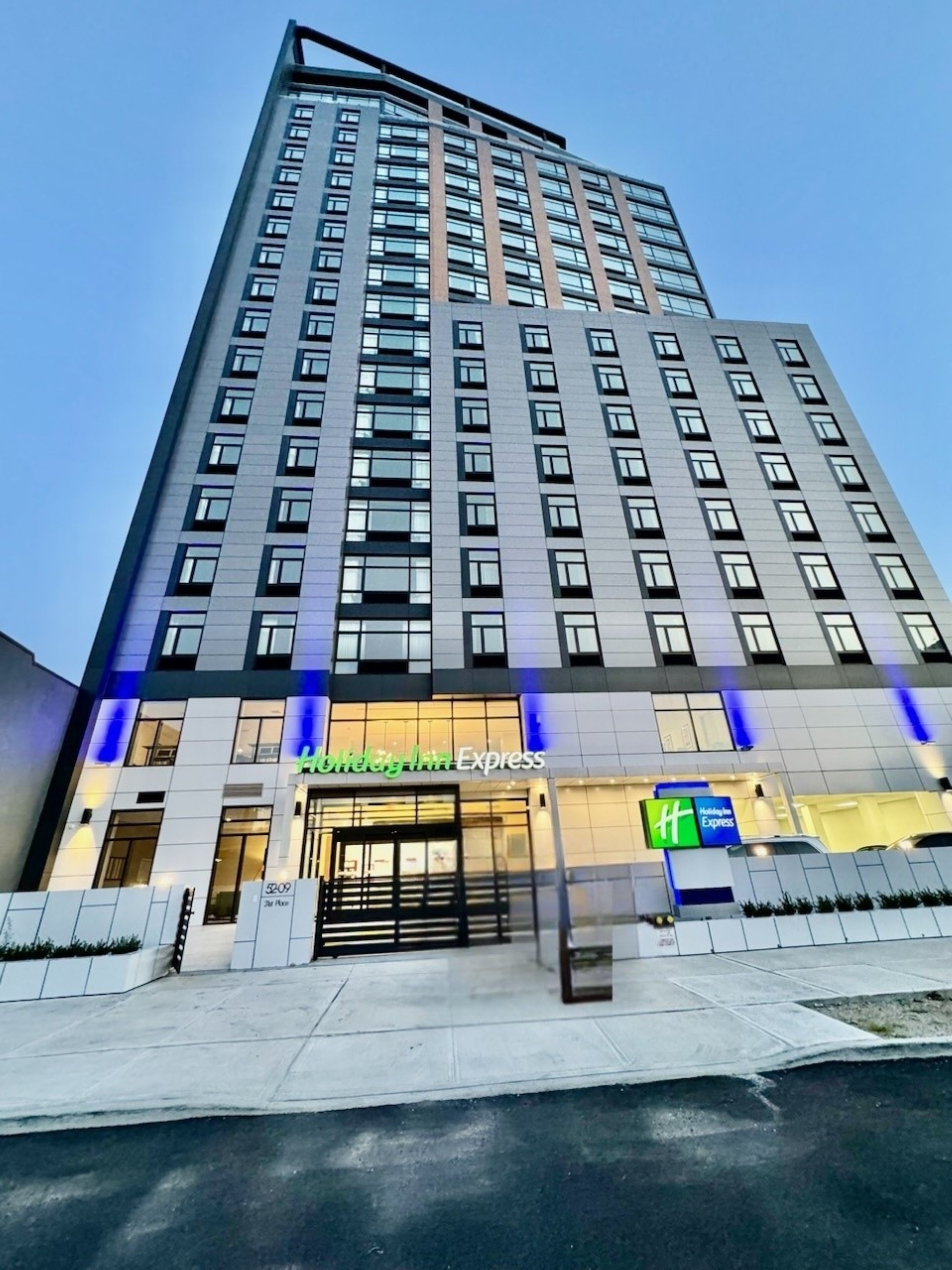 Holiday Inn Express Long Island City E New York, an IHG Hotel 6/48