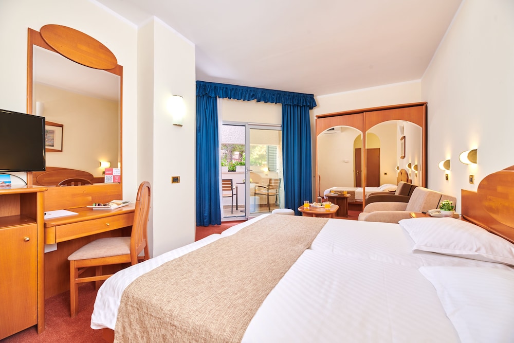 Family, 4 Beds, Sea Side, Balcony