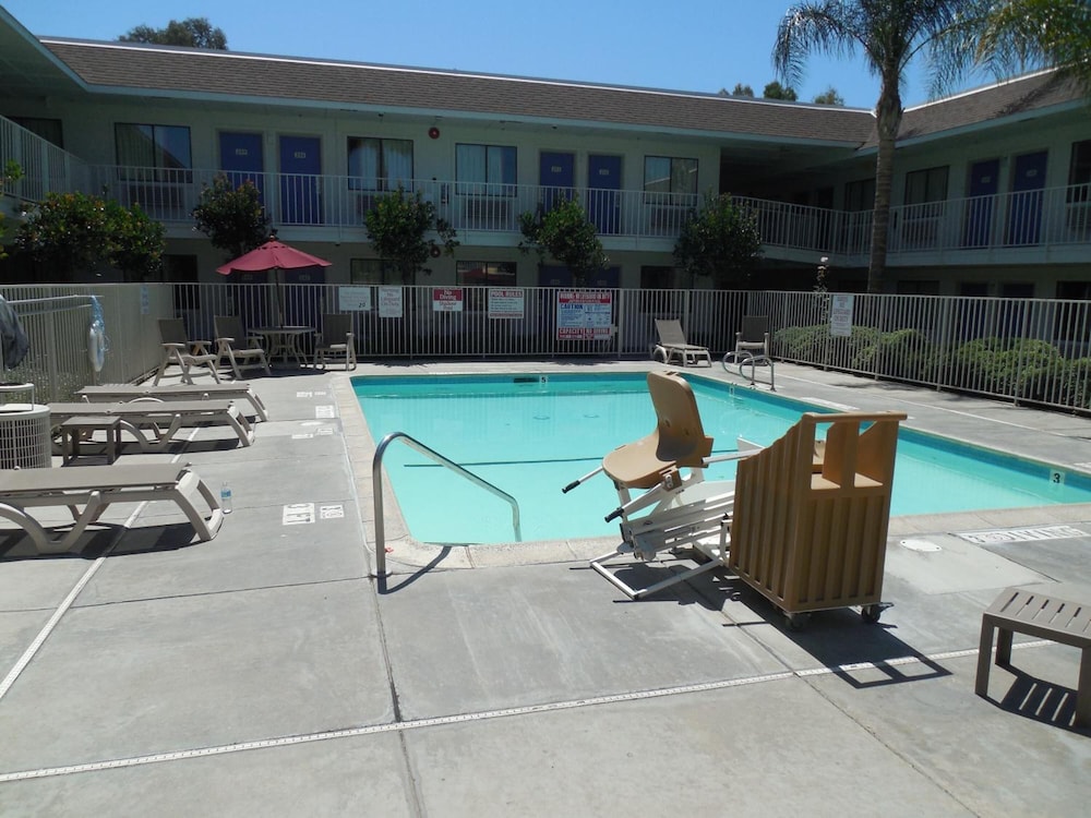 Motel6 Temecula, CA - Historic Old Town 56/62