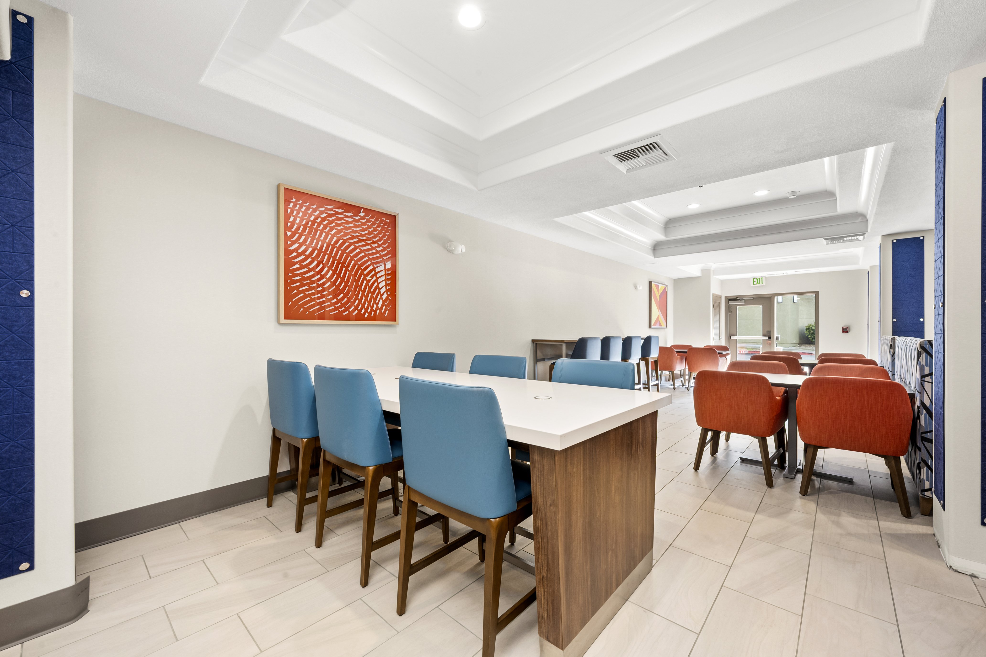 Holiday Inn Express Hotel & Suites Lincoln-Roseville Area 52/71