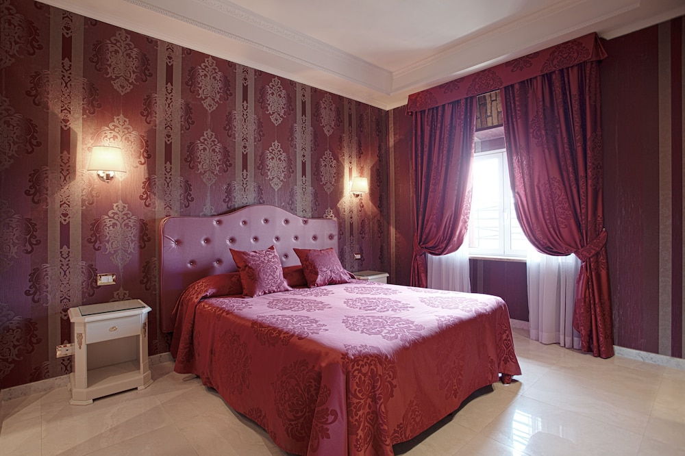 Navona Queen Rooftop 34/73