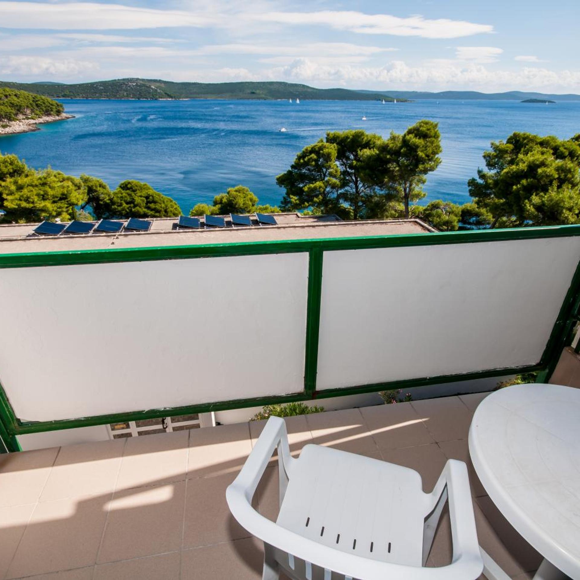 Lavanda Hotel 25/50