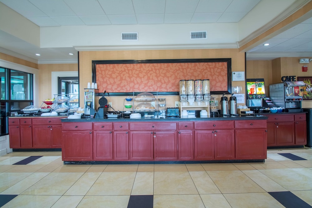 Anchorage Inn & Suites - Portsmouth 8/57