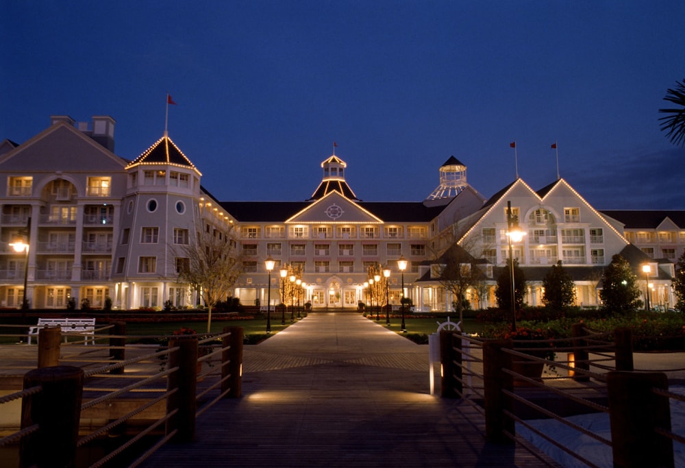 Disneys Yacht Club Resort 3/50