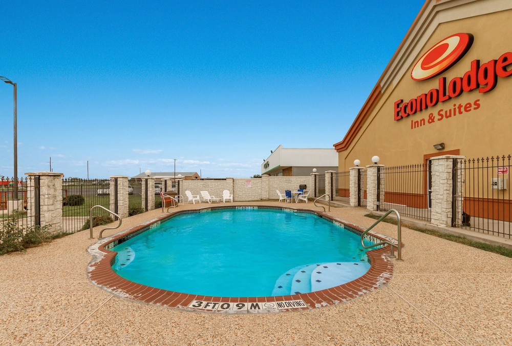 Econo Lodge Inn and Suites Bridgeport 18/29