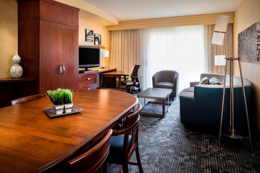 Courtyard by Marriott Kansas City Shawnee 41/71