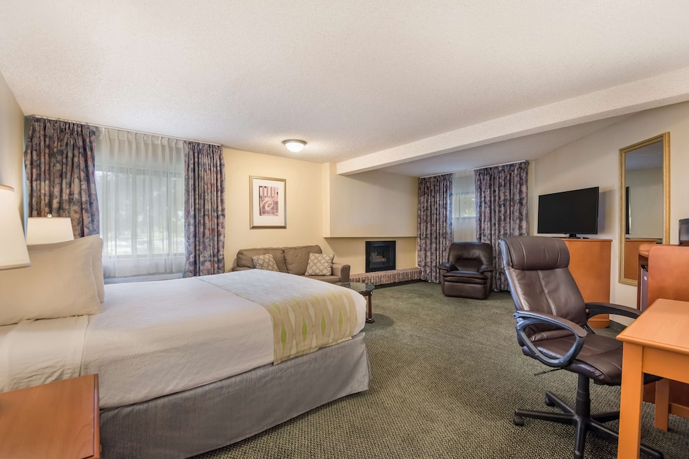 SureStay Plus Hotel by Best Western Reno Airport 25/91