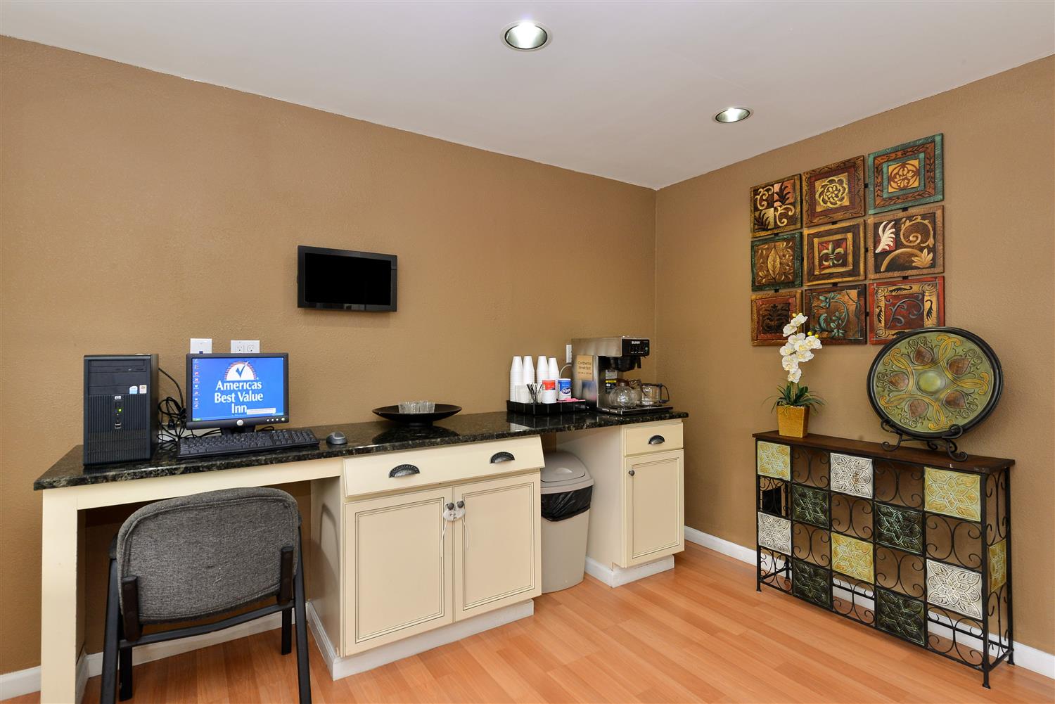 Americas Best Value Inn Nashville Downtown 16/17