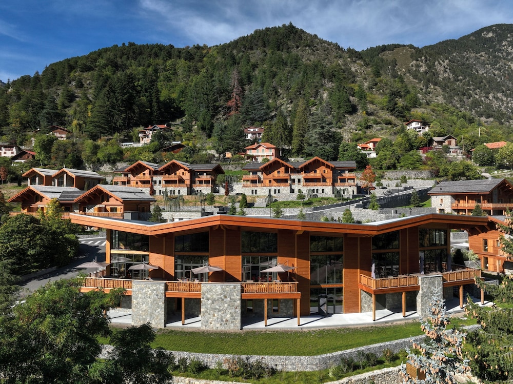 Pure Montagne Resort and Spa 4/66