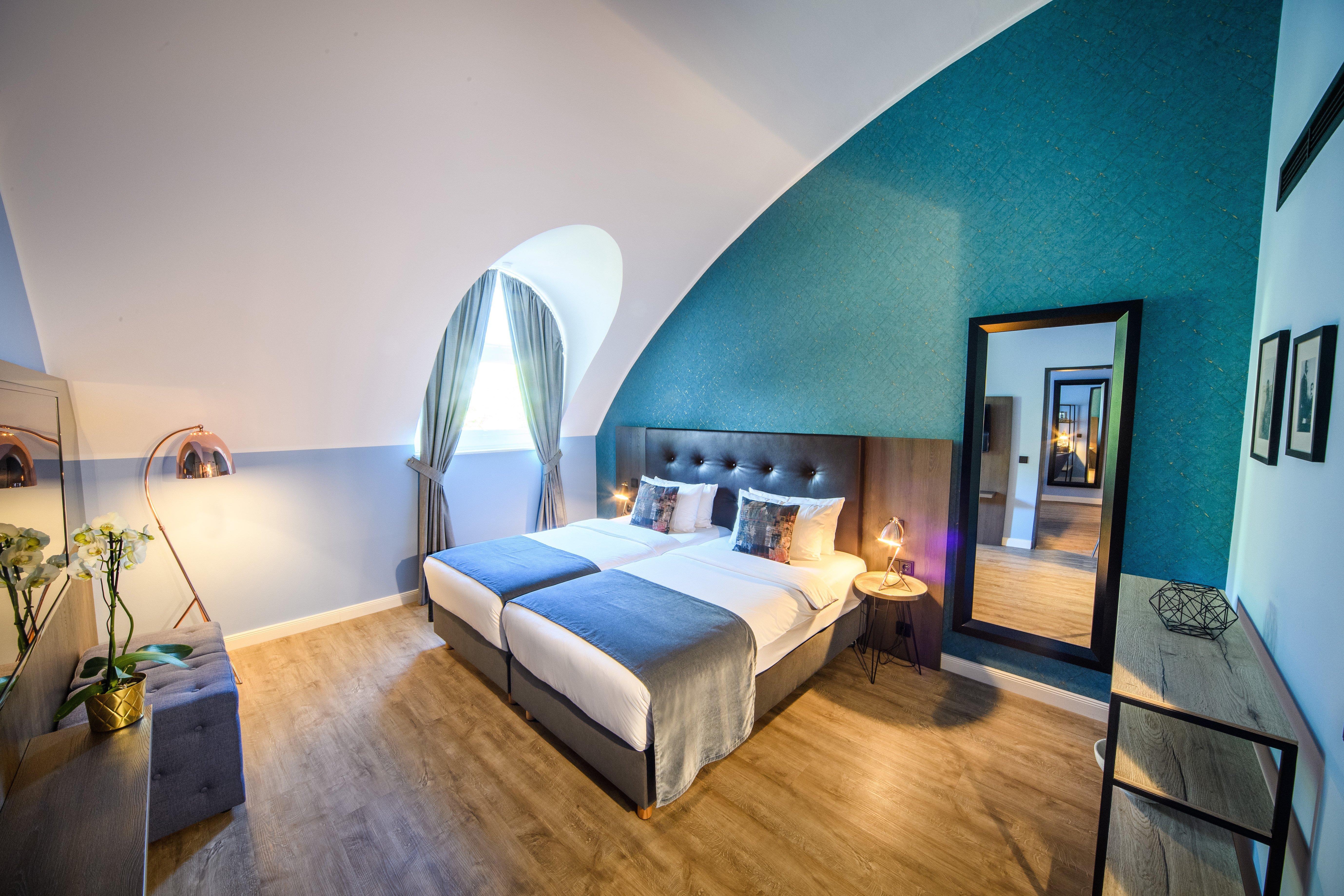 Executive, Suite