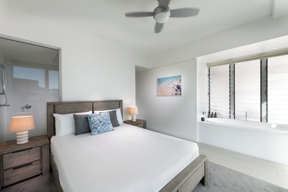 2 Bedrooms, Apartment, Queen and Twin Beds, Ocean Front, 2 Bathrooms
