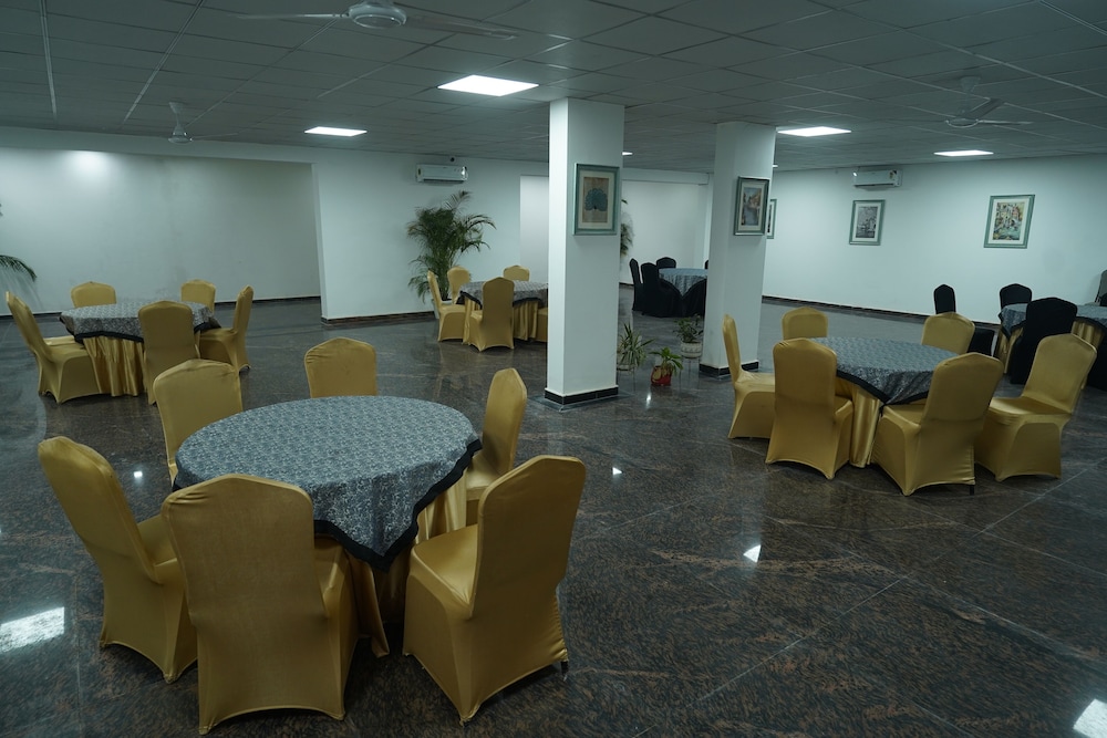 Posh Garden Inn Gurgaon 33/50