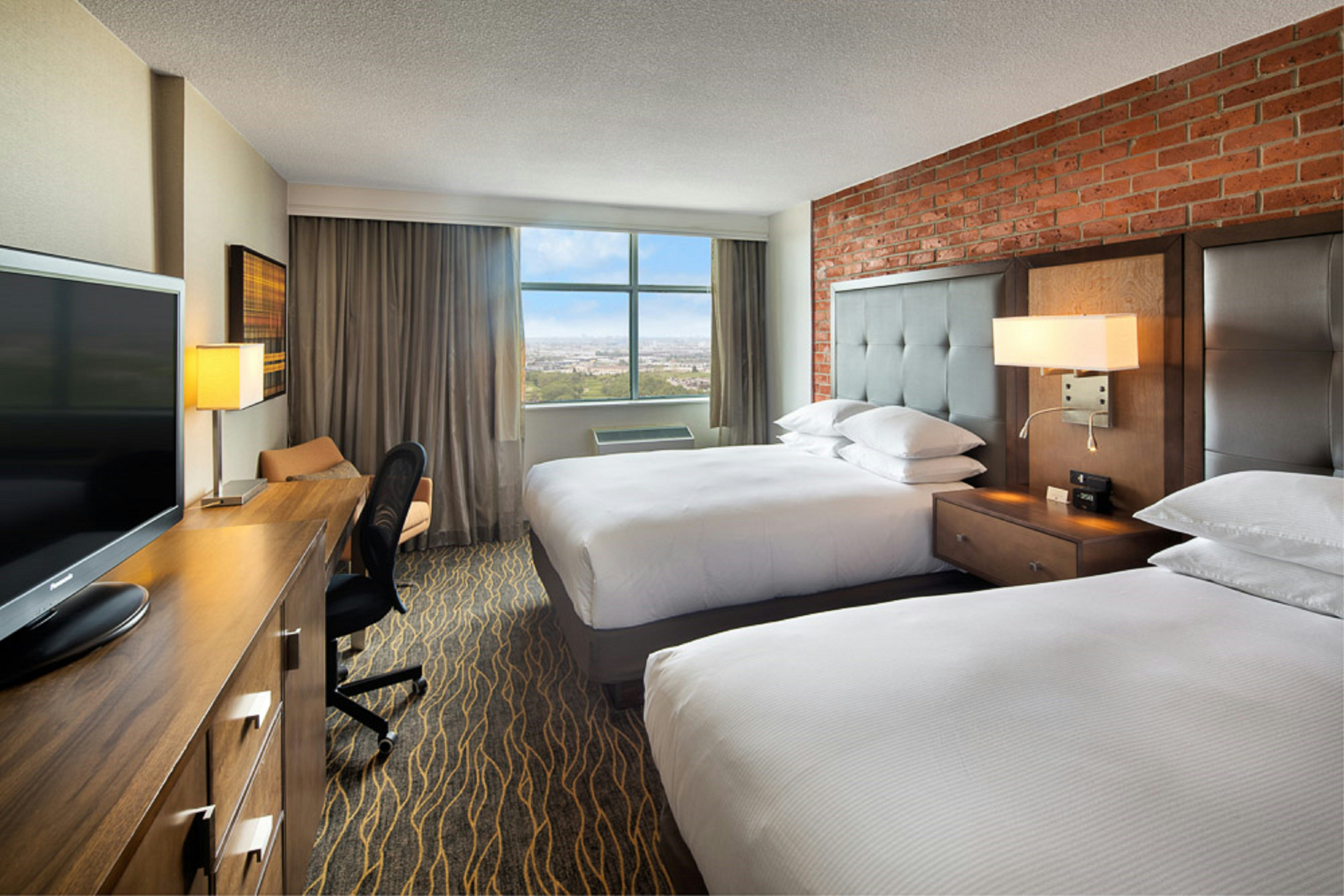 ROOM, 2 QUEEN BEDS, AIRPORT VIEW